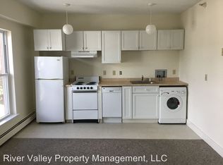 9 State St APT 3B, Windsor, VT 05089