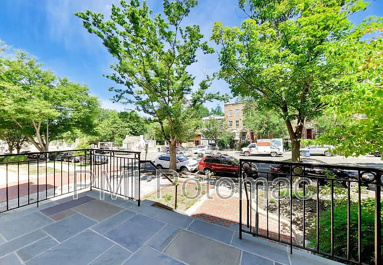 1952 Calvert St NW #4 — Photo 4