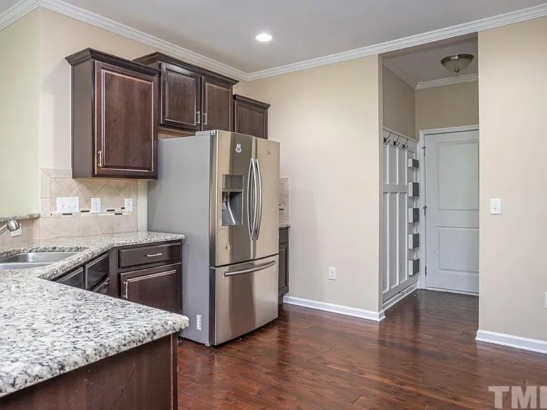 214 Kylemore Cir — Photo 6