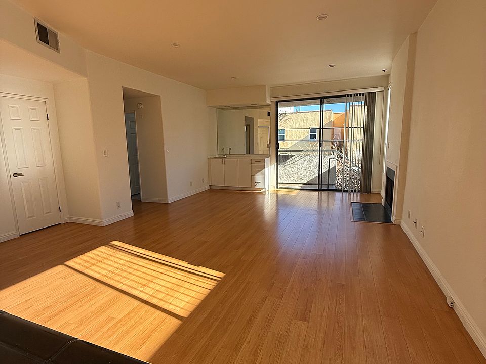 1st image of 914 S Wooster St APT 102