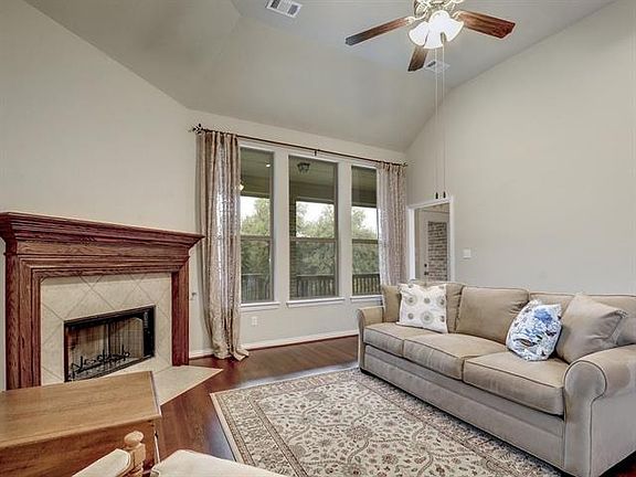 3rd image of 519 Catalina Ln