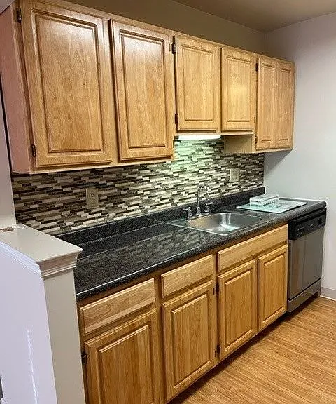 Winstead Village — Photo 13