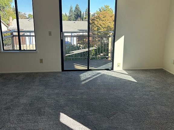 3rd image of 1145 N Lincoln St #1145N-4