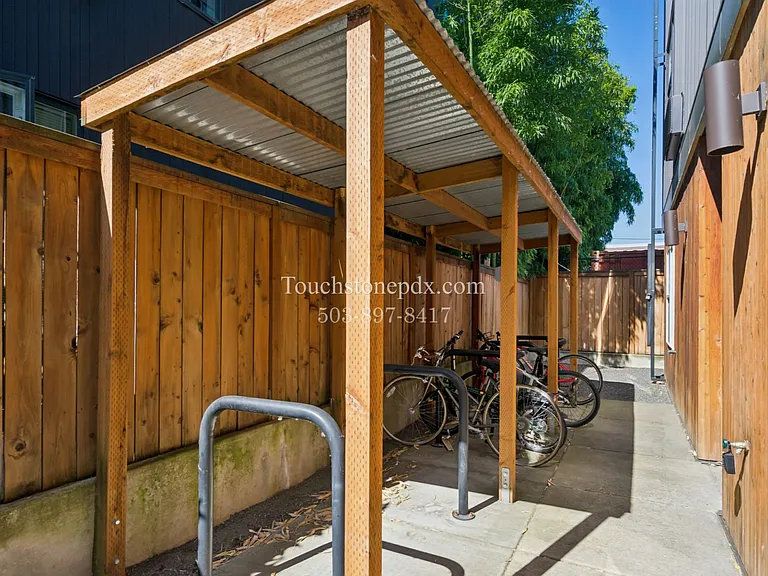 424 NE Jessup St #4 — Photo 27