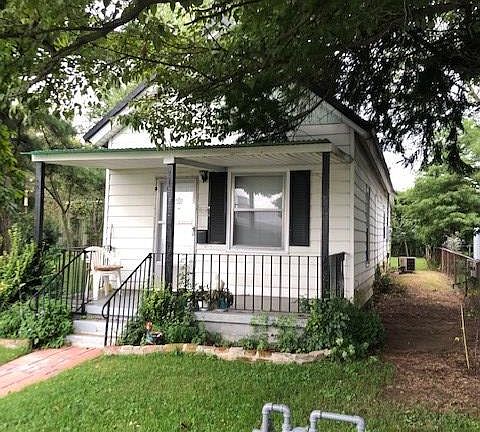2nd image of 718 Gracian St