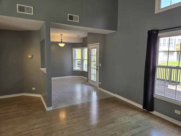 1012 Columbia St — Photo 7
