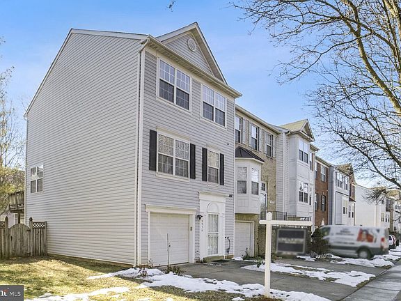 2nd image of 9936 Royal Commerce Pl