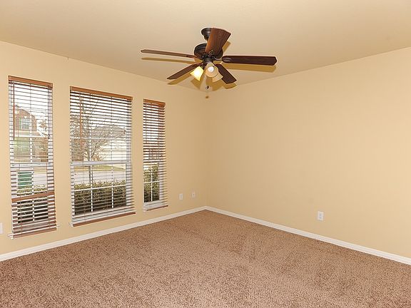 2nd image of 210 Tulip Trail Bnd