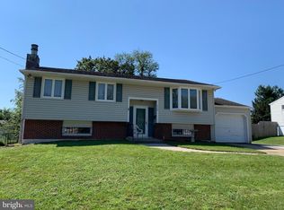 608 Hobart Dr, Laurel Springs, NJ 08021