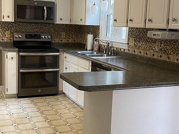 4th image of 216 Chatham Dr