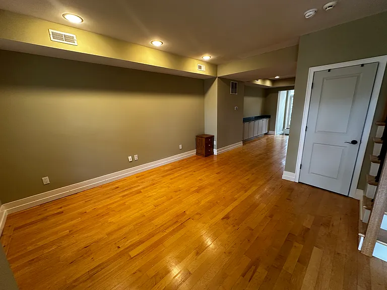 233 16th St SE — Photo 6