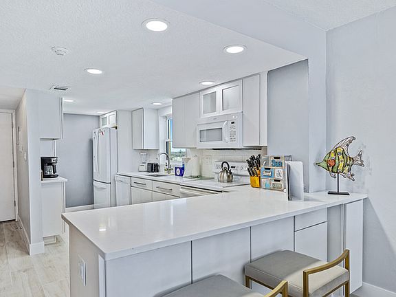 4th image of 3501 S Atlantic Ave