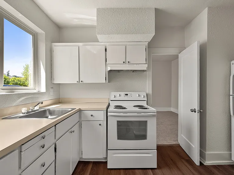 215 E 1st St #206 — Photo 2