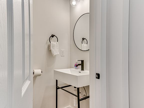 2nd image of 1813 Courtney Dr #1