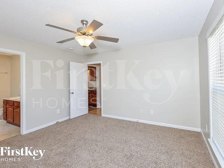 979 Hickory St — Photo 8