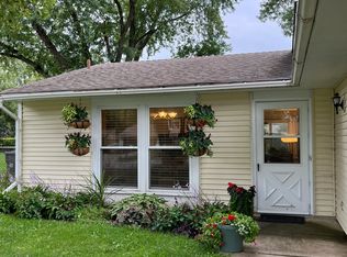 1155 Pegwood Dr, Elgin, IL 60120