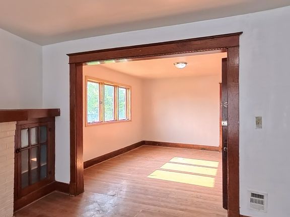 4th image of 239 Rodney Ave #2