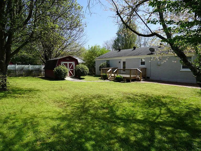 315 James Ave — Photo 4
