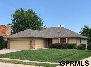 1207 Limerick Rd, Papillion, NE 68046