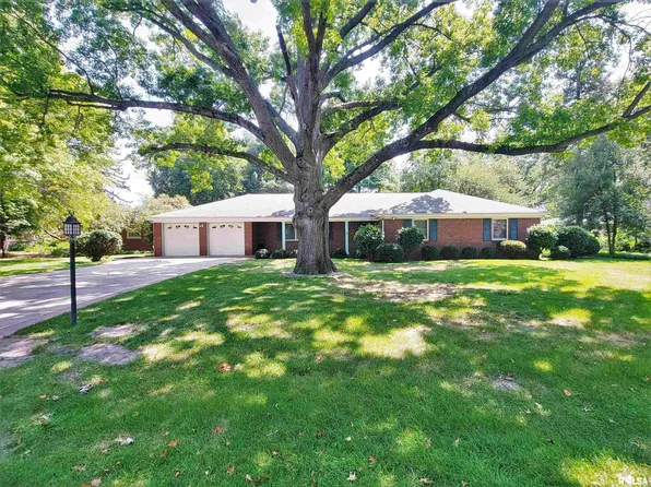 2000 Banbury Ln, Leland Grove, IL 62704