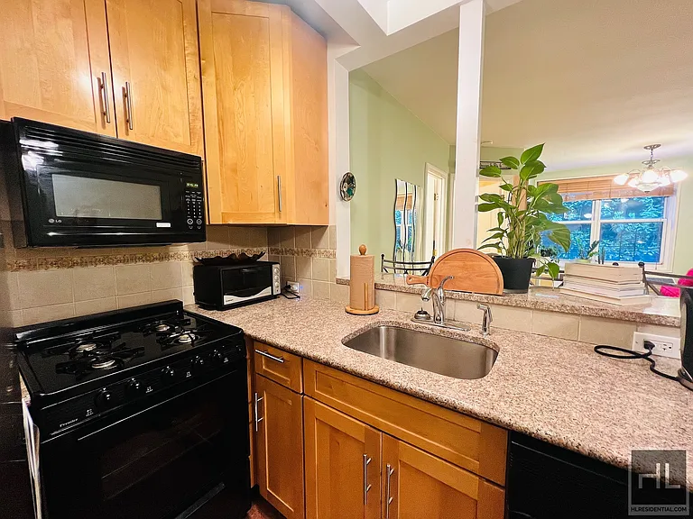 345 E 54th St #1J — Photo 3