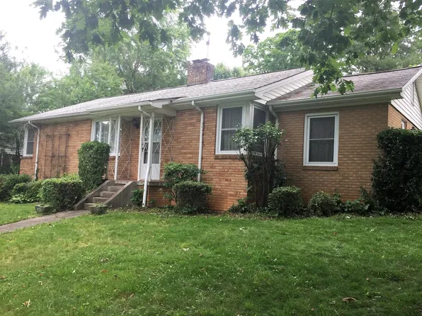 1000 Locust St, Hendersonville, NC 28792