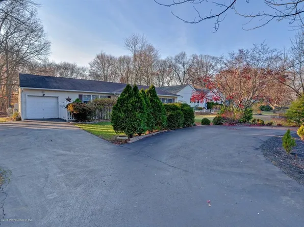 43 Pease Rd, Manalapan, NJ 07726