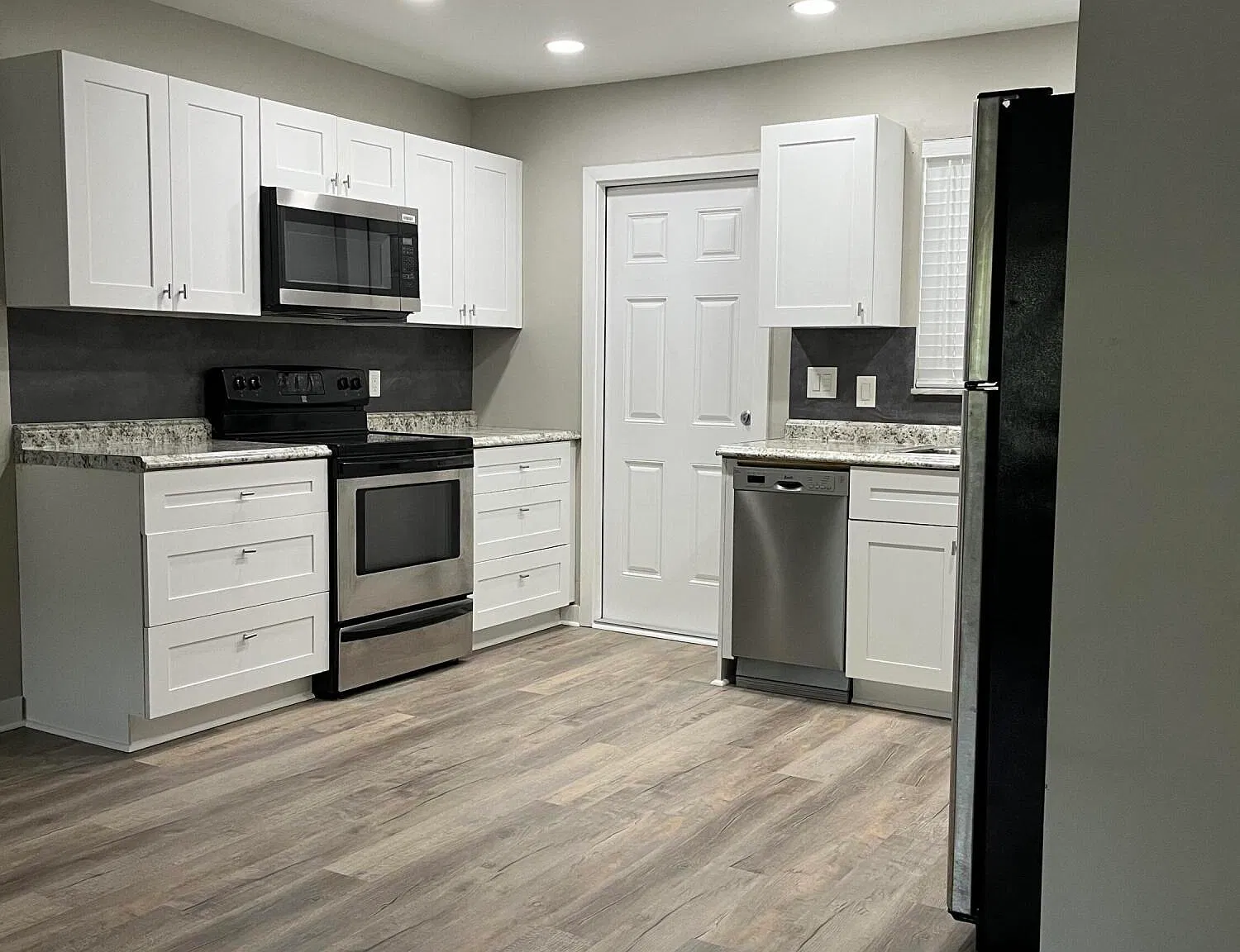 1 bed, 1.0 bath, 1554 sqft, $1,600 — Photo 2