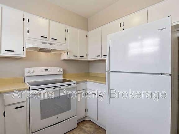 3rd image of 3934 E Piccadilly Rd APT 9