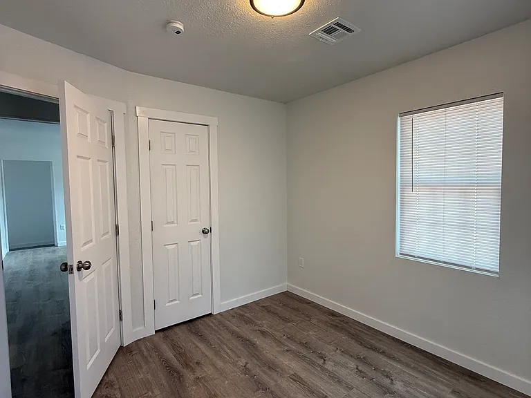 1324 E Oakhurst St — Photo 9