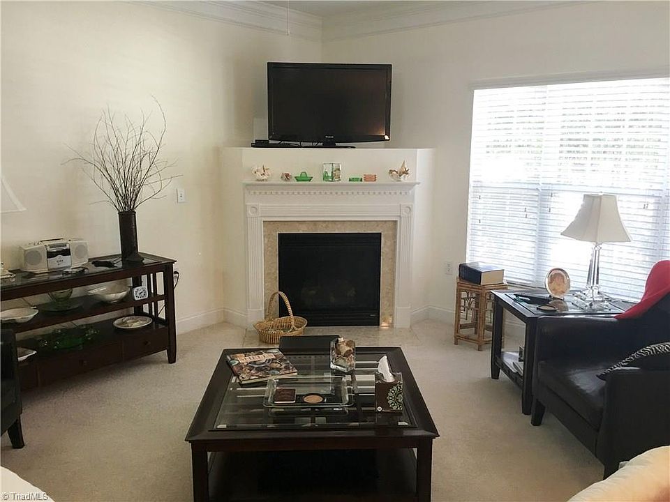 2nd image of 200-3D Lennox Dr