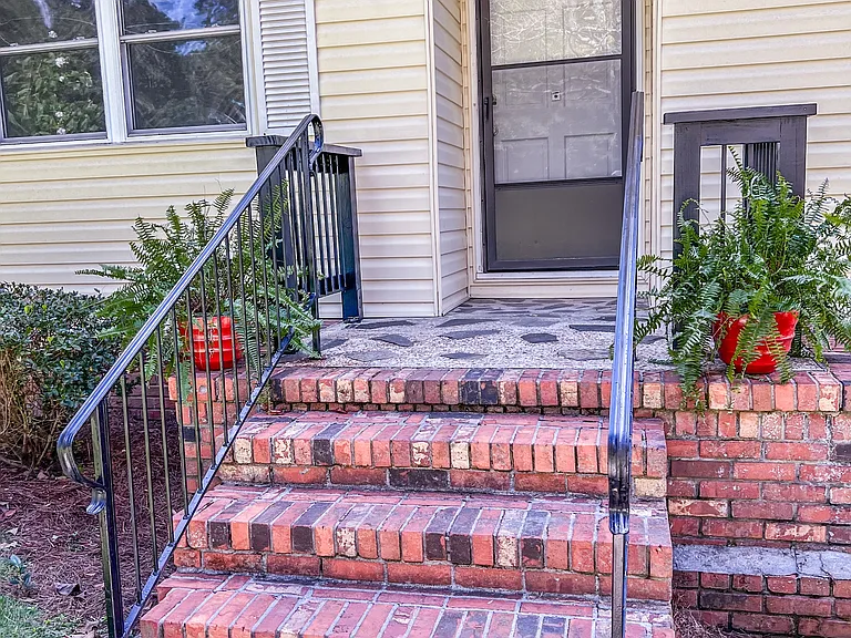 201 Chesterfield Pl — Photo 4
