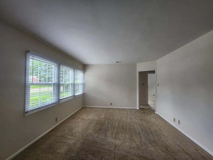 2521 Mariposa Dr — Photo 12