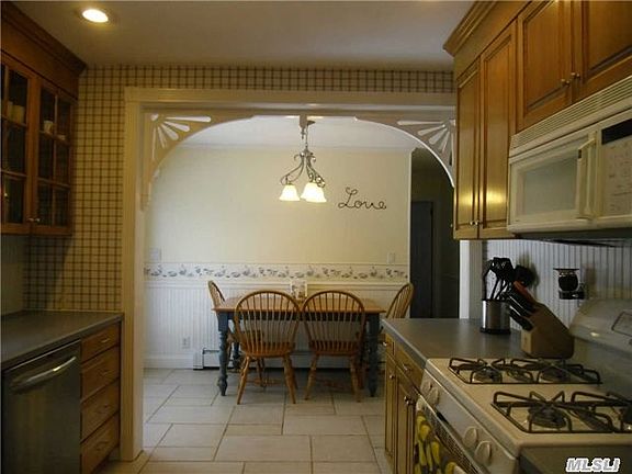 4th image of 110 Oak Ave