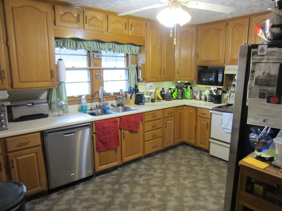 2nd image of 605 W Shelby St