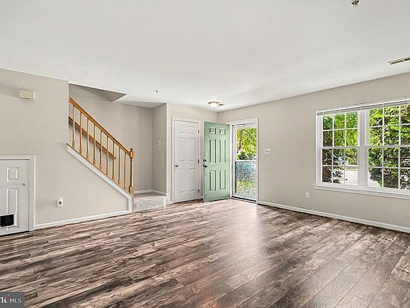 5th image of 83 Starboard Ct