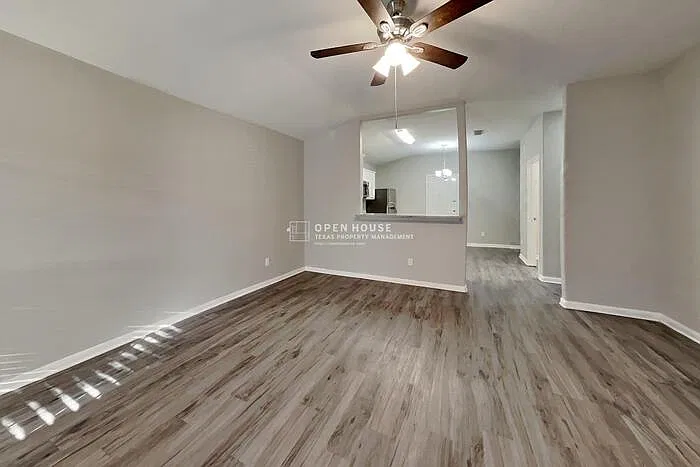 3 bed, 2.0 bath, 1201 sqft, $1,840 — Photo 2
