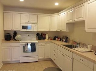 2346 Boston Post Rd APT A, Guilford, CT 06437