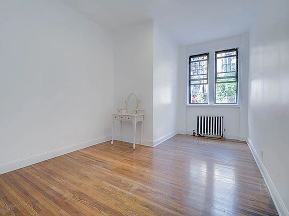 4th image of 157 E 2nd St APT 1B