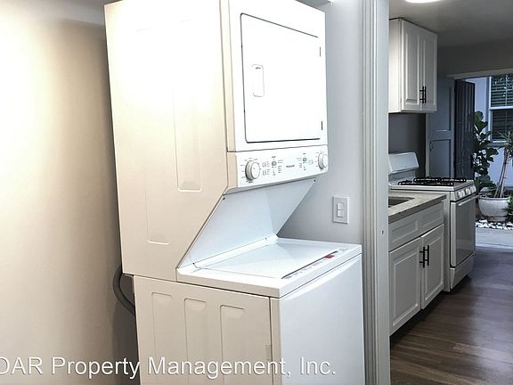 5th image of 919 W 19th St Unit B