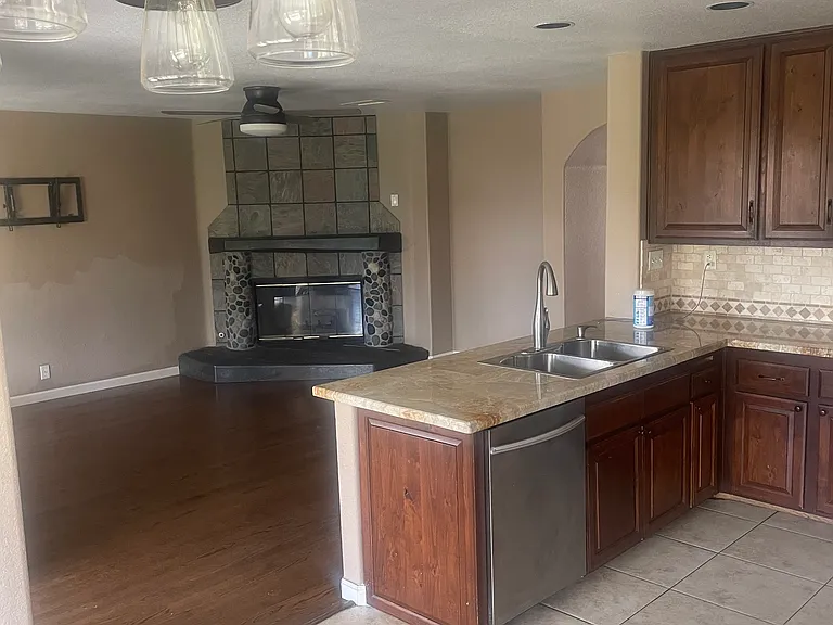 1279 Vera Cruz — Photo 13