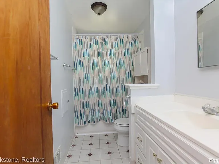 24320 Cunningham Ave — Photo 12