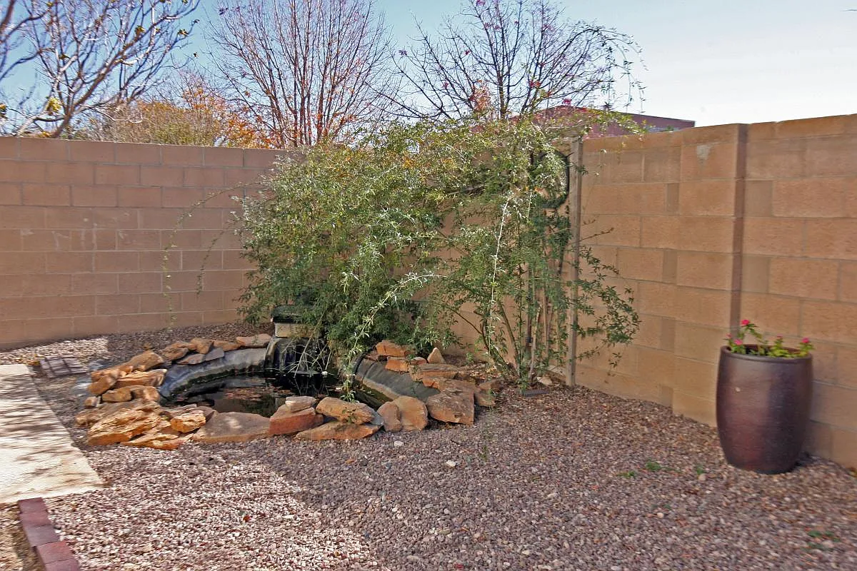 3 bed, 1715 sqft, $2,200 — Photo 2