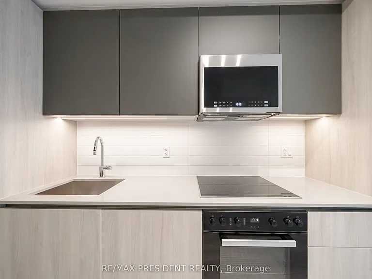 400 King St W #610 — Photo 21