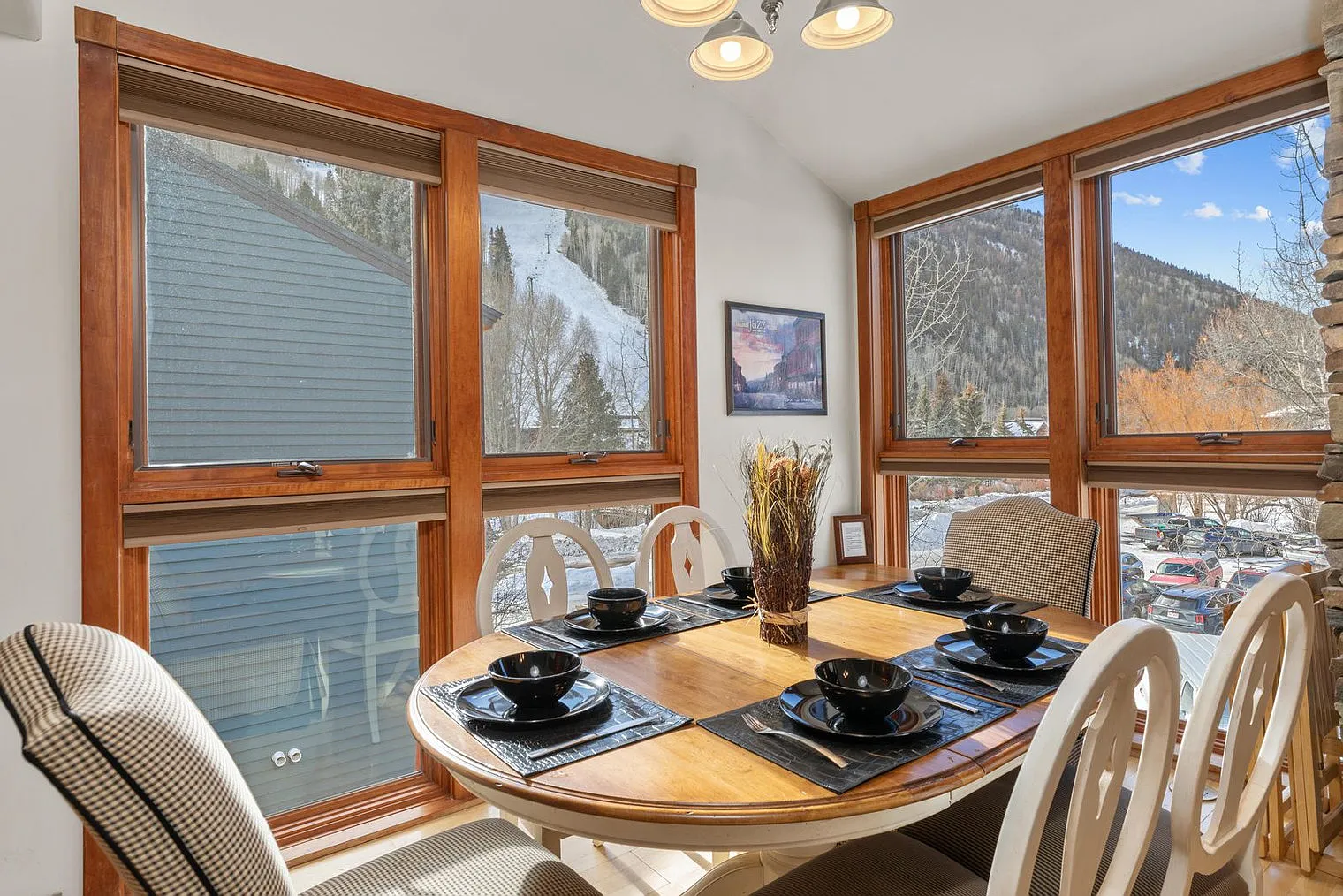 3 bed, 3.0 bath, 1334 sqft, $9,153 — Photo 3