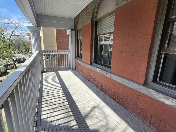 2nd image of 115 W Burnett Ave APT 2