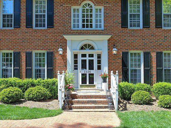3rd image of 1116 Berwyn Way