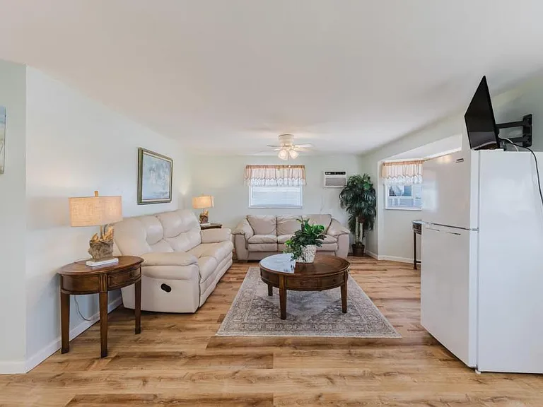950 San Carlos Dr — Photo 9