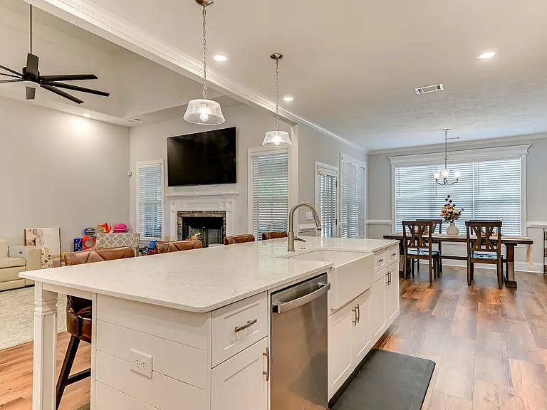 1213 Elbron Dr — Photo 13