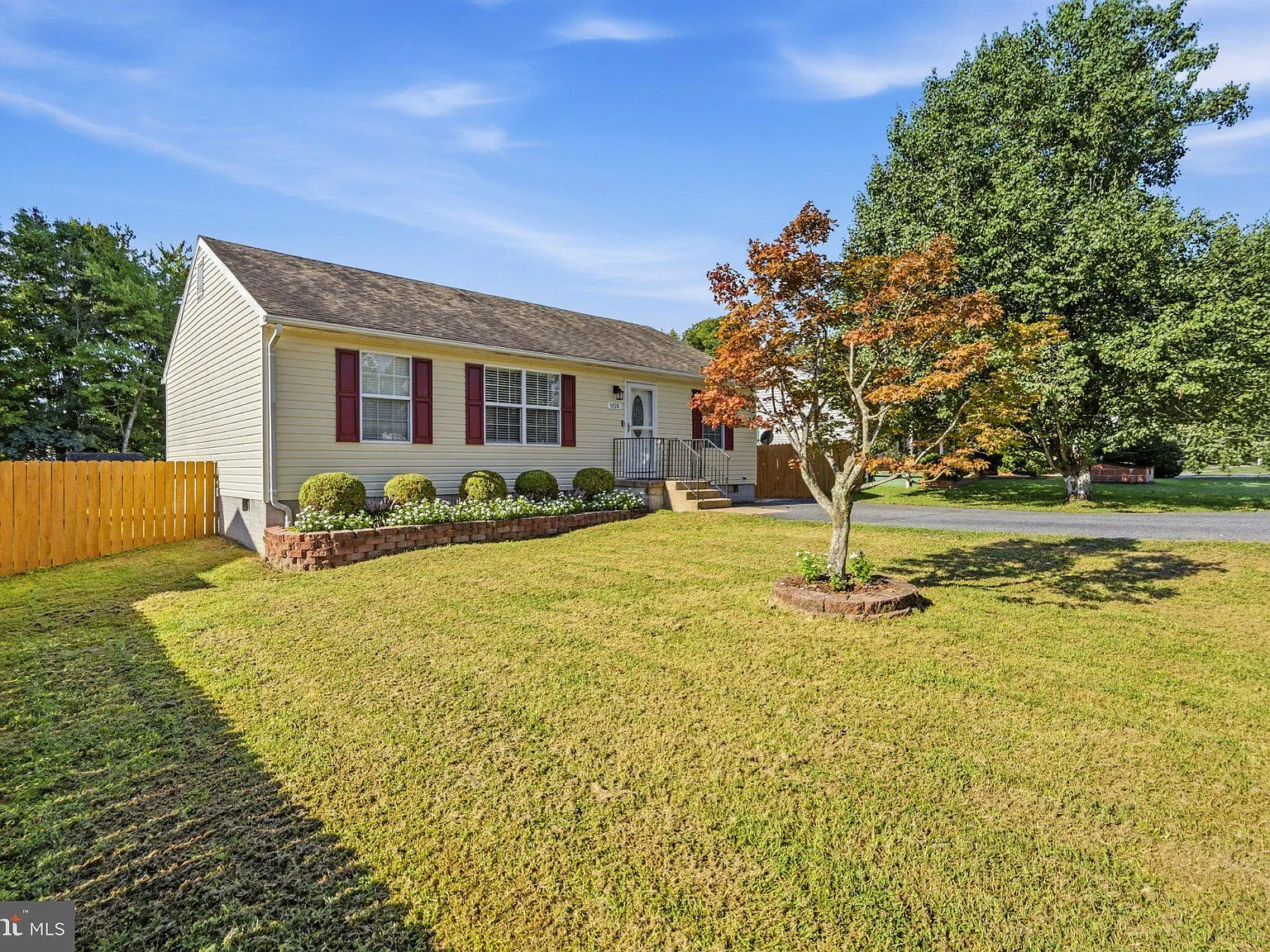 3 bed, 2.0 bath, 1120 sqft, $2,200 — Photo 4